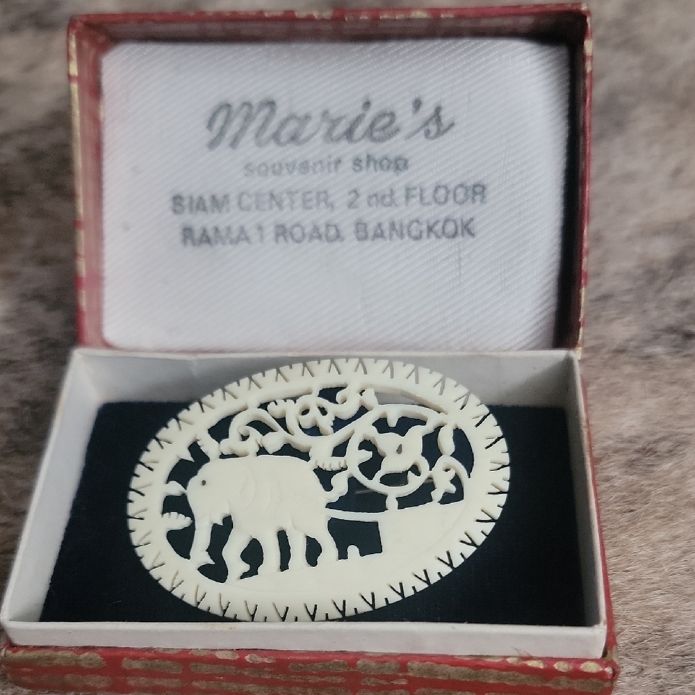 Elephant Brooch - Cream